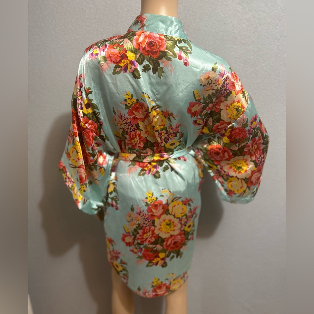 Floral Satin Kimono Robe size medium/large - Picture 4 of 5